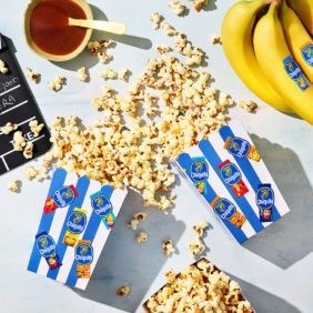 Chiquita-banaani popcornin, banaani karamellikastikkeen ja merisuolan kanssa