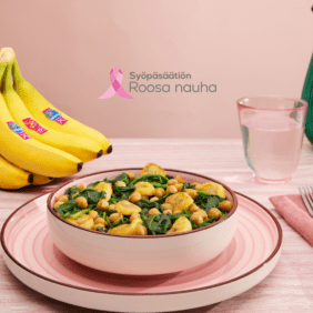 Paistettuja Chiquita-banaaneja, pinaattia ja kikherneitä